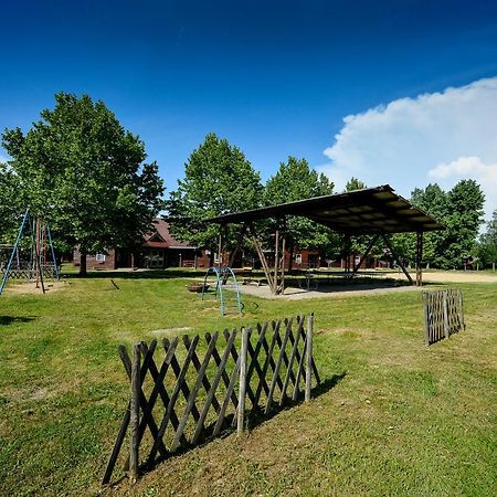 Oliver Inn Camping Balatonlelle Bagian luar foto